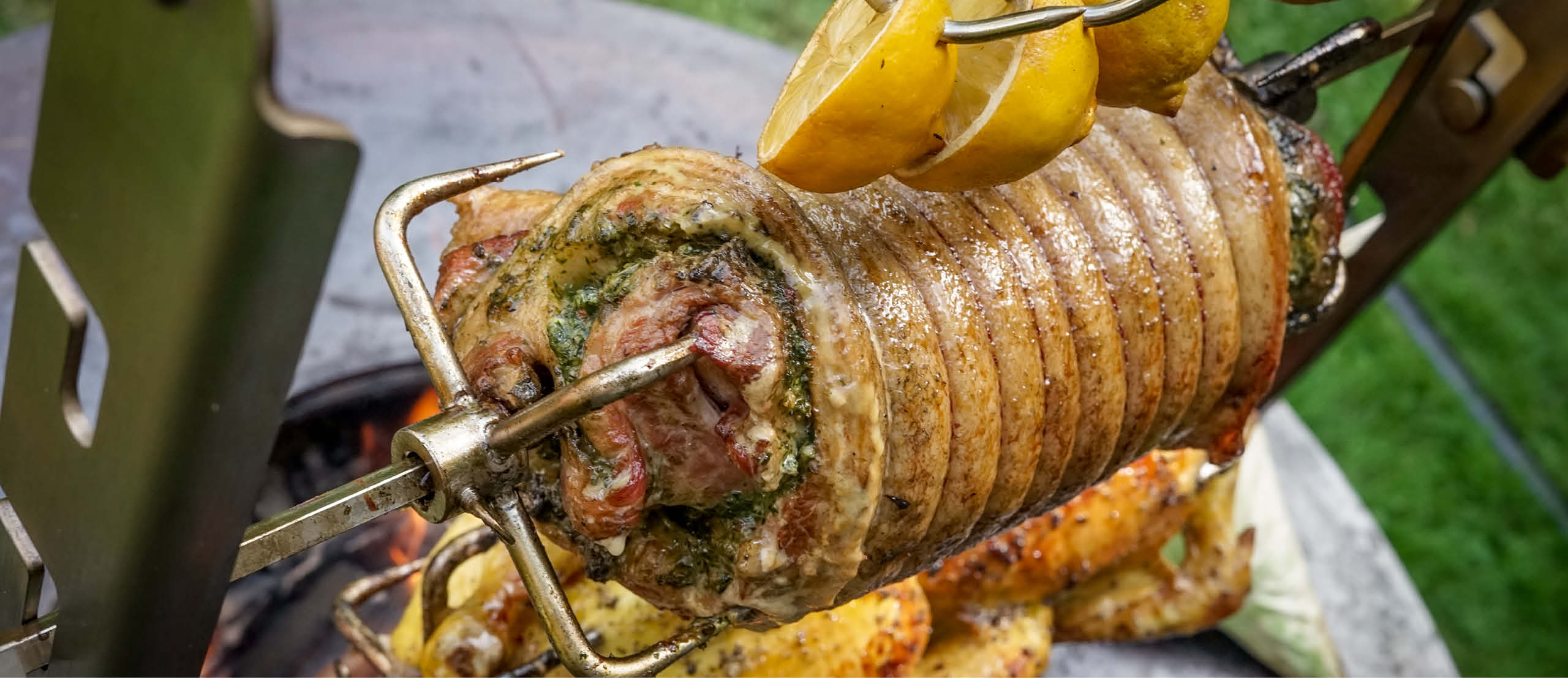 Buikspek van duroc varken met huisgemaakte pesto