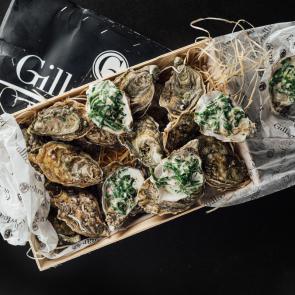 Warme oester met romige spinazie