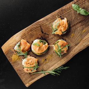 Taartje van aubergine met mozzarella en gerookte zalm